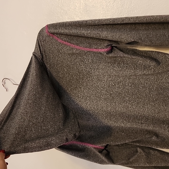 Workout long sleeve with hood - Picture 8 of 11